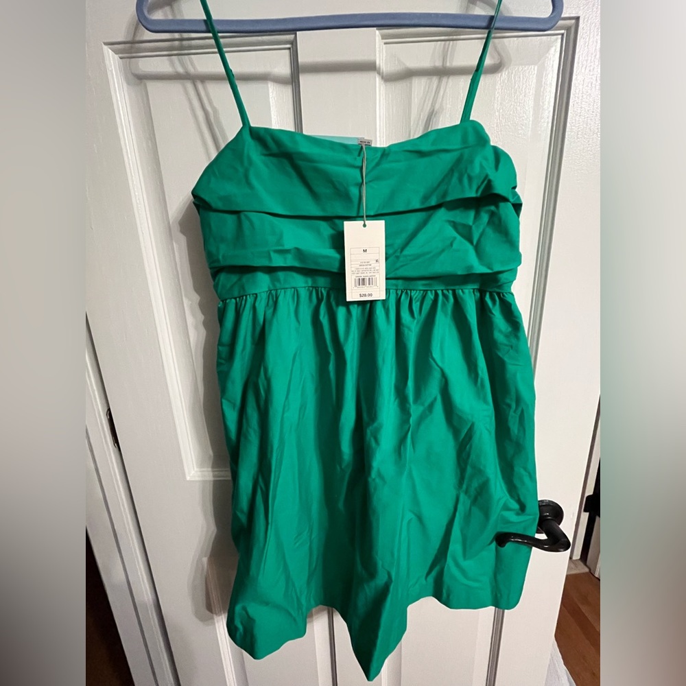 Green summer dress with pockets